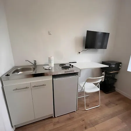 Jade Apartment *